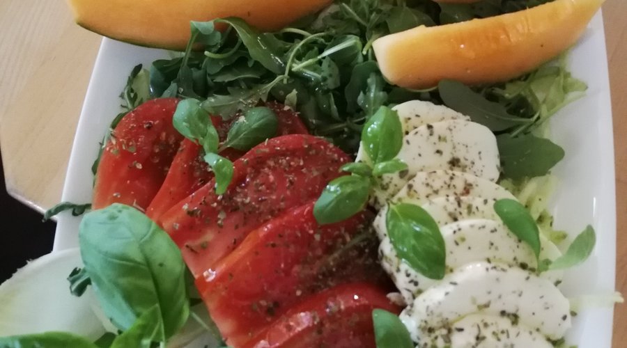 Caprese e prosciutto e melone 
