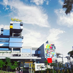 YELLO Hotel Paskal Bandung Facade