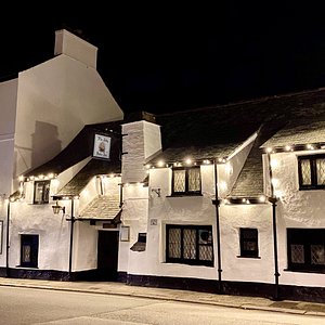 The Jolly Sailor Inn - The Oldest Pub in Looe