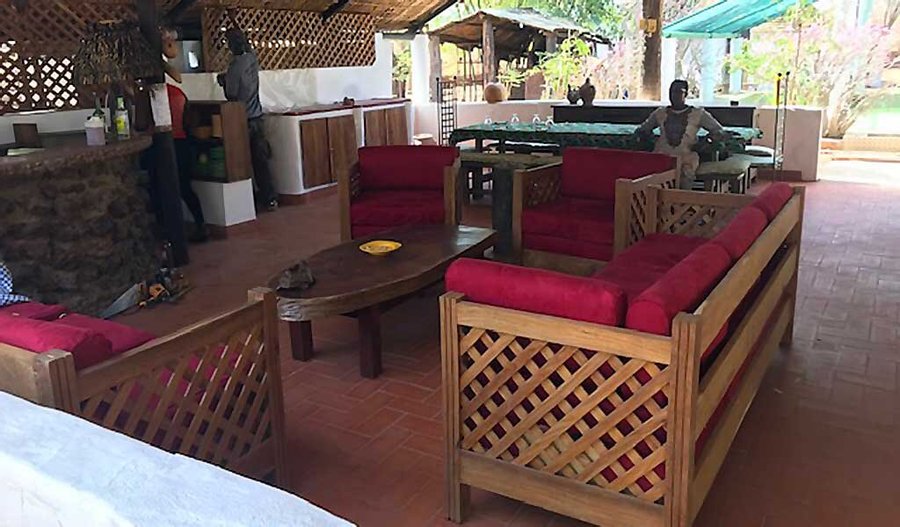 Le salon et le bar