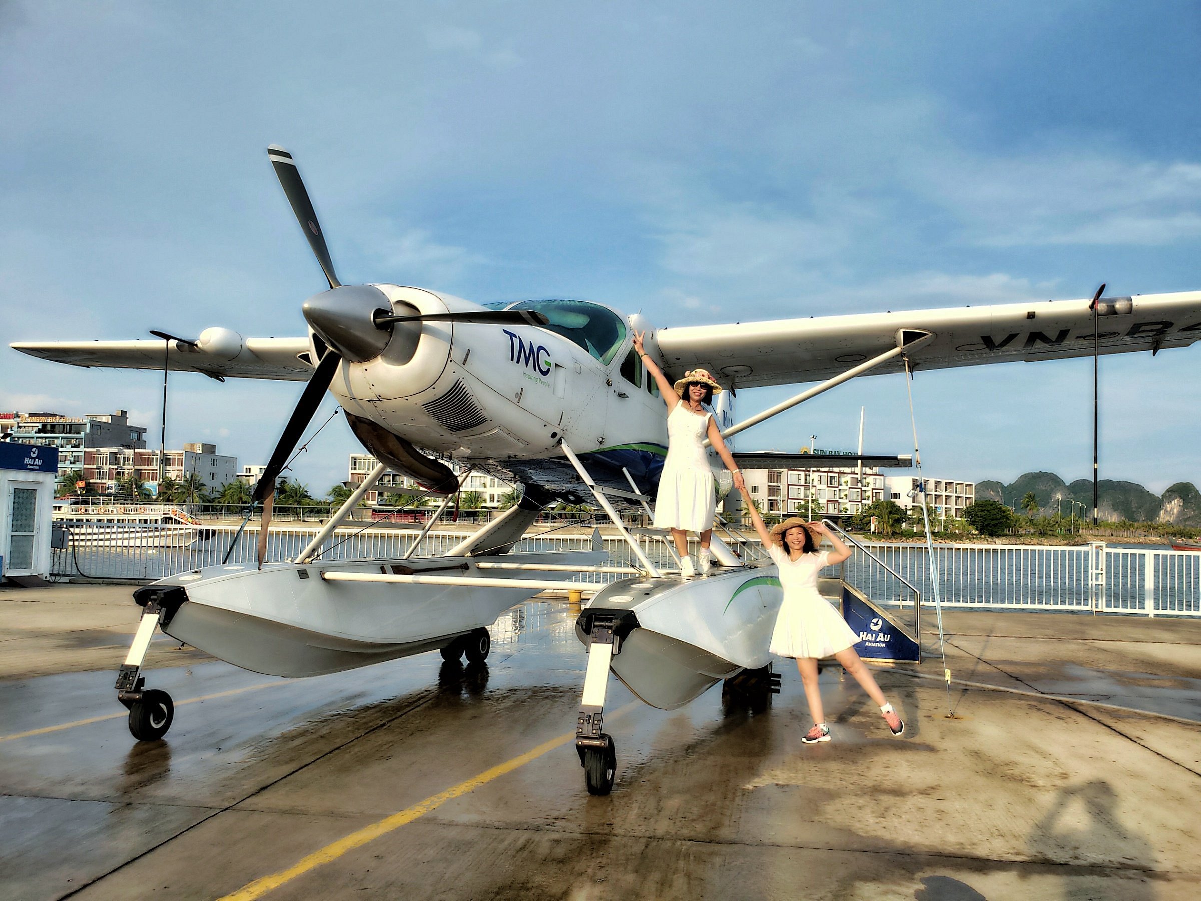 halong bay seaplane sightseeing tour