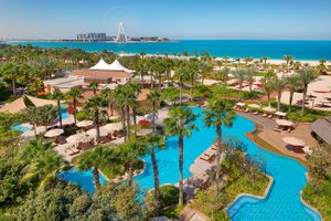 Piscina y playa
