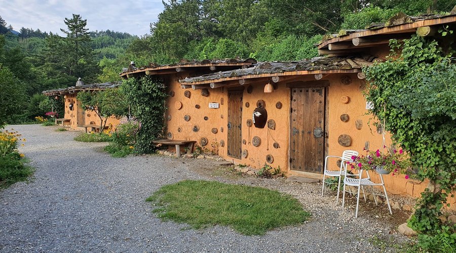 TWINS MUD HOUSE - B&B Reviews (Yeosu, South Korea) TWINS MUD HOUSE -  B&B Reviews (Yeosu, South Korea)