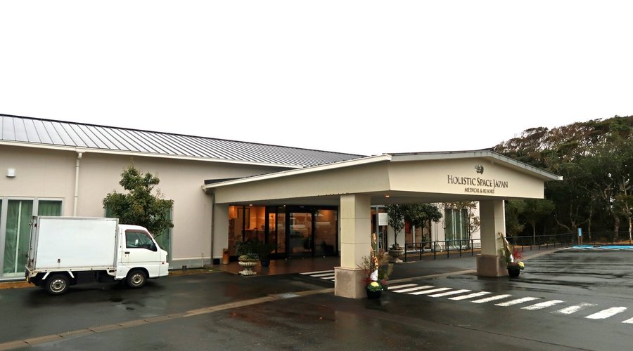 ホテルはこちら側