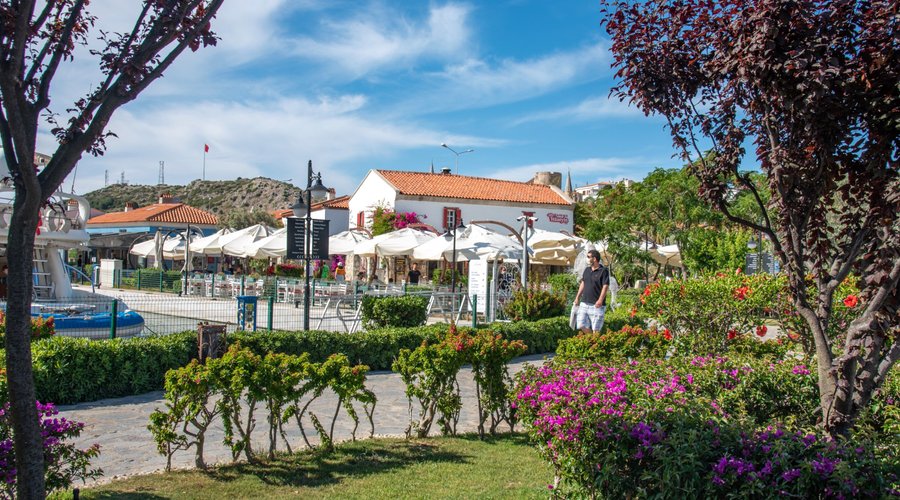 Çeşme denince akla ilk gelen yemek şüphesiz kumru olur... Çeşme'nin en meşhur kumrucularından Kumrucu Hüseyin.