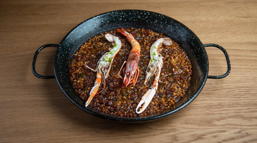 Catavents - Paella marinera con arroz cristalino de pals, gamba roja y cigala.