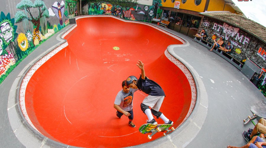 ESCOLINHA DE SKATE