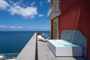Room & Suite