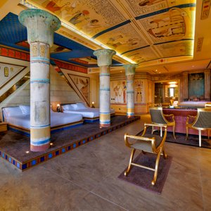 Motel Piranha in Orfengo, image may contain: Villa, Tub, Hot Tub, Pool