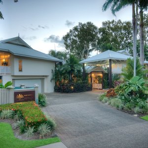 Port Douglas Retreat Entry