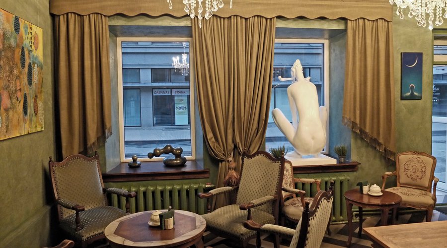 Would you like to take a glimpse into the world of art? Do you have a desire to try a bohemian lifestyle? The author’s interior of our cafe, finely selected details, the soft sound of stylish music and a unique atmosphere will provide you with an exclusive opportunity to enjoy gourmet drinks, to get the urge to create and to plunge into the enchanting world of beauty.