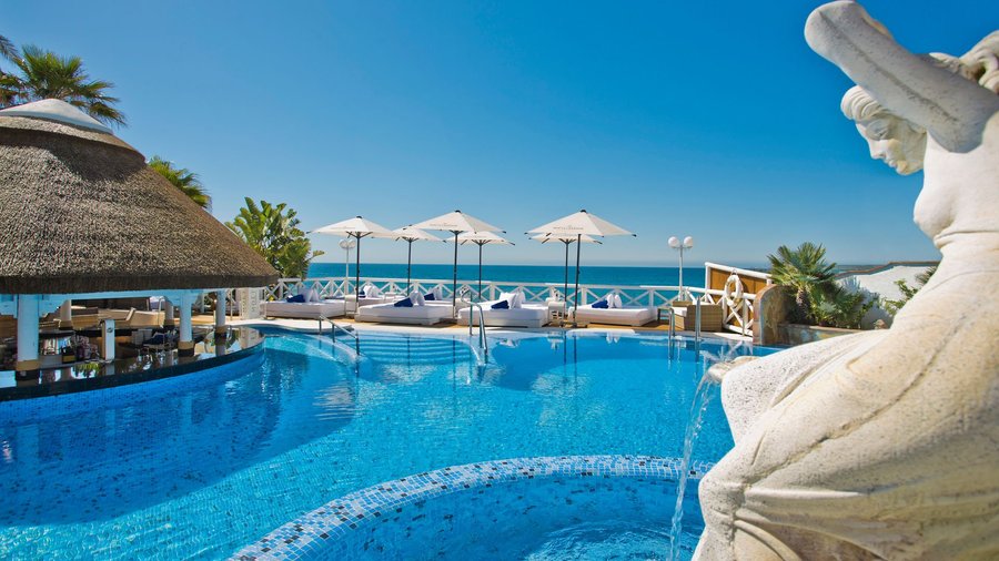 Our exclusive Pool and swim-up Pool Bar.  oceanohotel.com