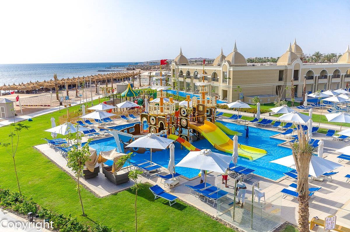 Titanic Royal Resort, hotell i Hurghada