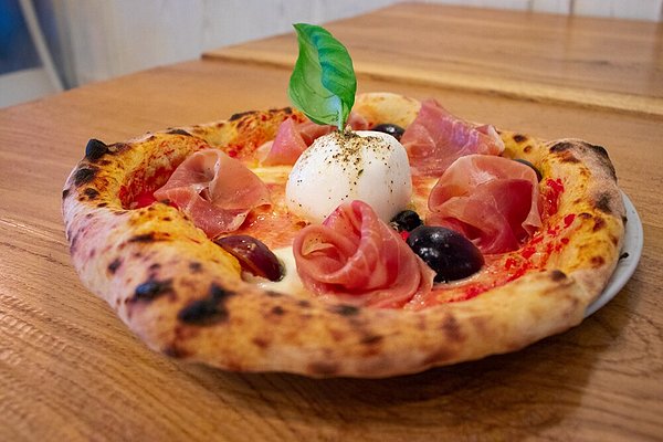 Pizza con burrata e ciliegino - Picture of Urban Lycios, Legnano -  Tripadvisor