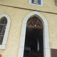 entrée de la chapelle.