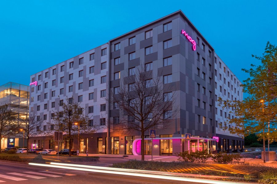 moxy hotel frankfurt airport