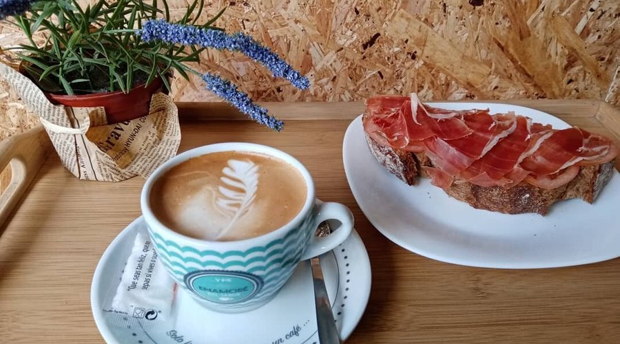 Para empezar bien el día, ven y pídenos carta de desayuno y escoge el que más te guste.