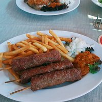 Cevapcici vom Holzkohlegrill
