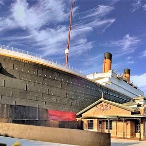 titanic replica tour