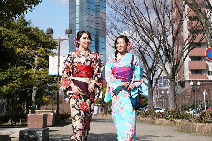 2024 Fukuoka Kimono Dress Up At Fukuoka Tower   Caption 