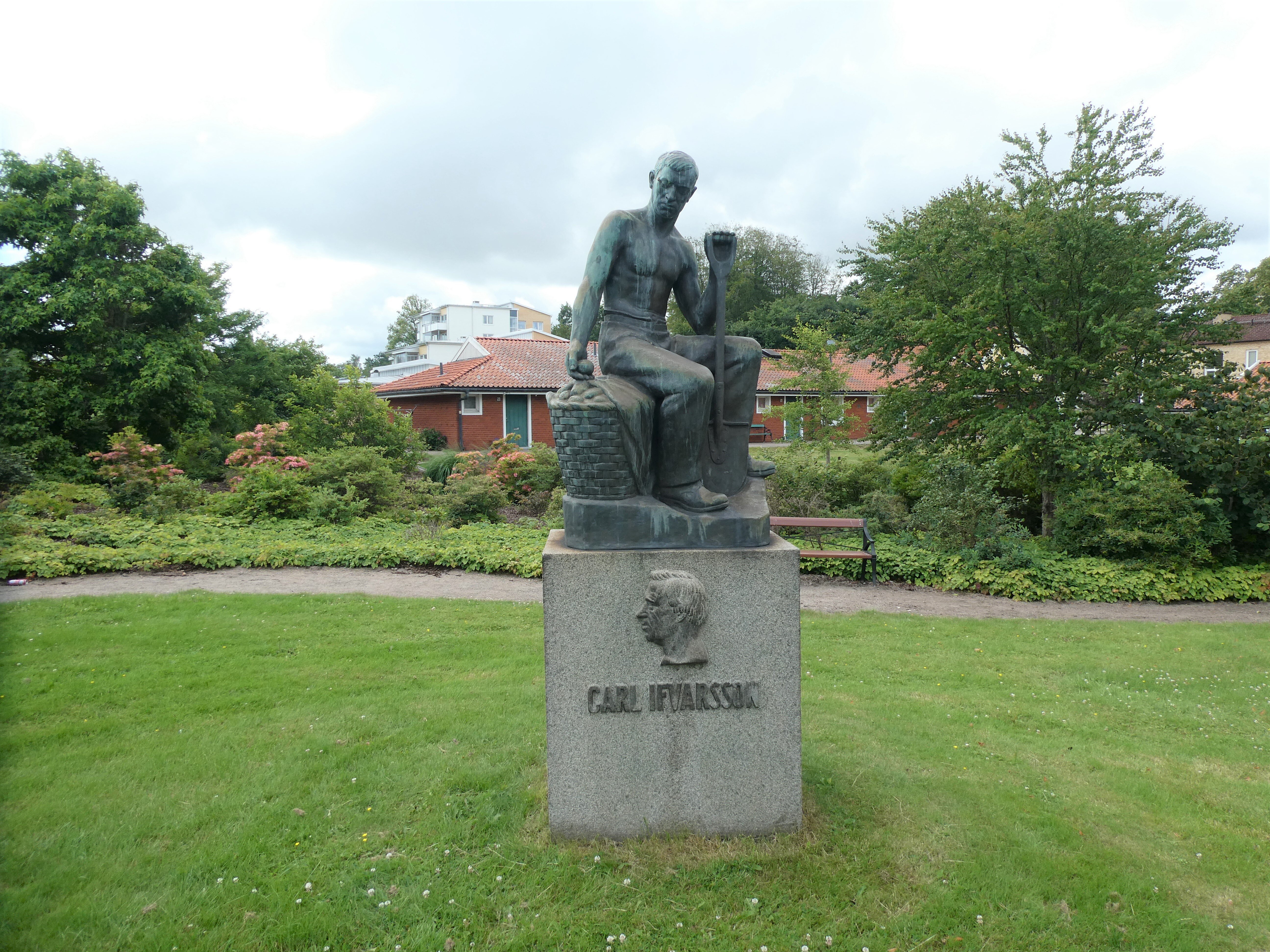 Statue "Carl Ifvarsson", Laholm: лучшие советы перед посещением ...