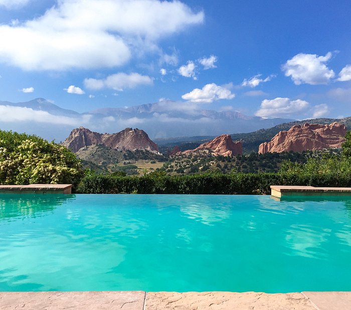 Infinity Pool for those 21 years and older with stunning view
