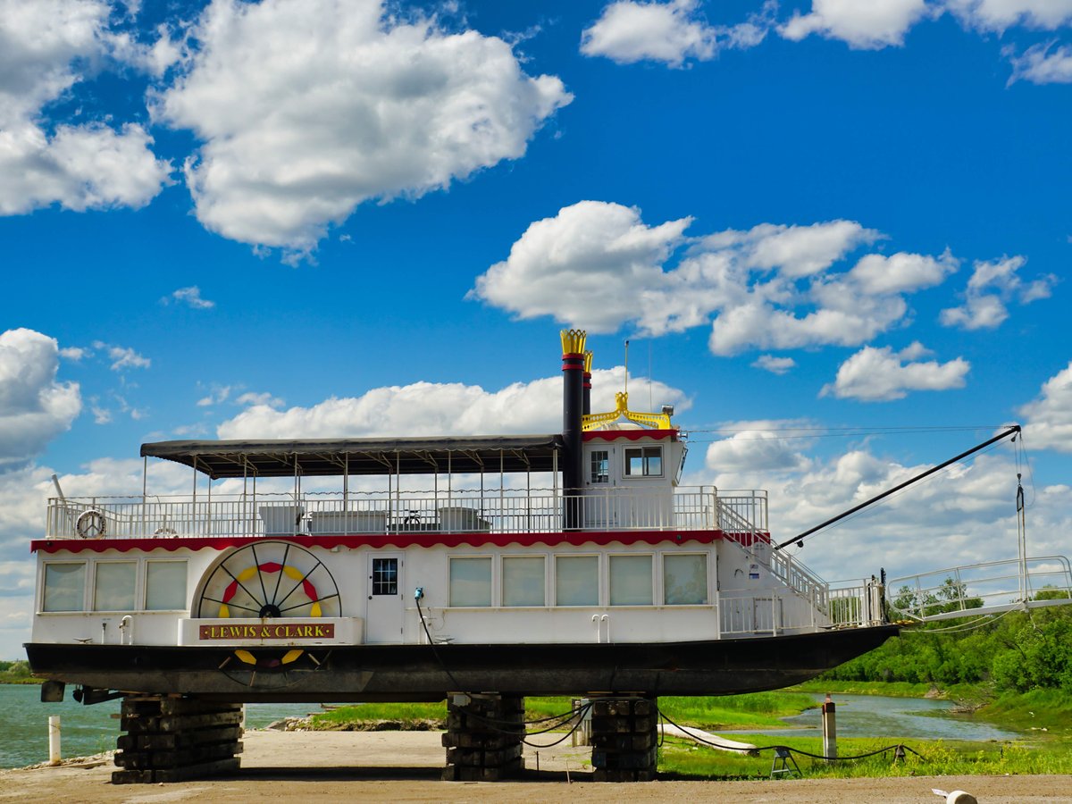 lewis and clark riverboat about