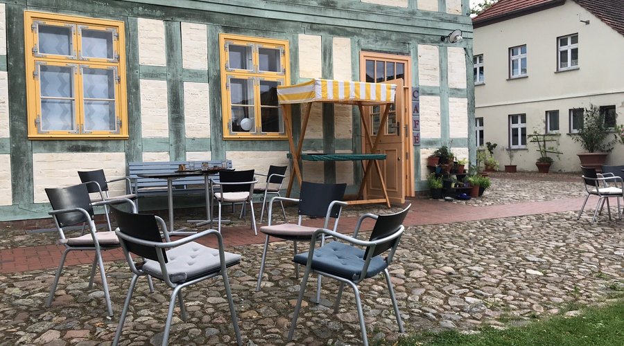 Sehr schönes, ruhiges Cafe und lecker Stracciatella-Eis!