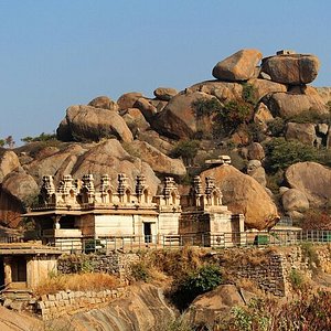 Indian people visiting Chitradurga Fort. Chitradurga is a fortification  that straddles several hills and a peak overlooking a flat area Stock Photo  - Alamy