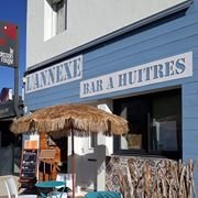 notre petite terrasse devant le restaurant

