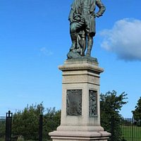 Robert burns statue irvine