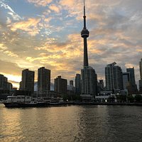 1 hour toronto harbour tour with live narration