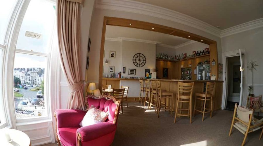 Guest lounge bar
