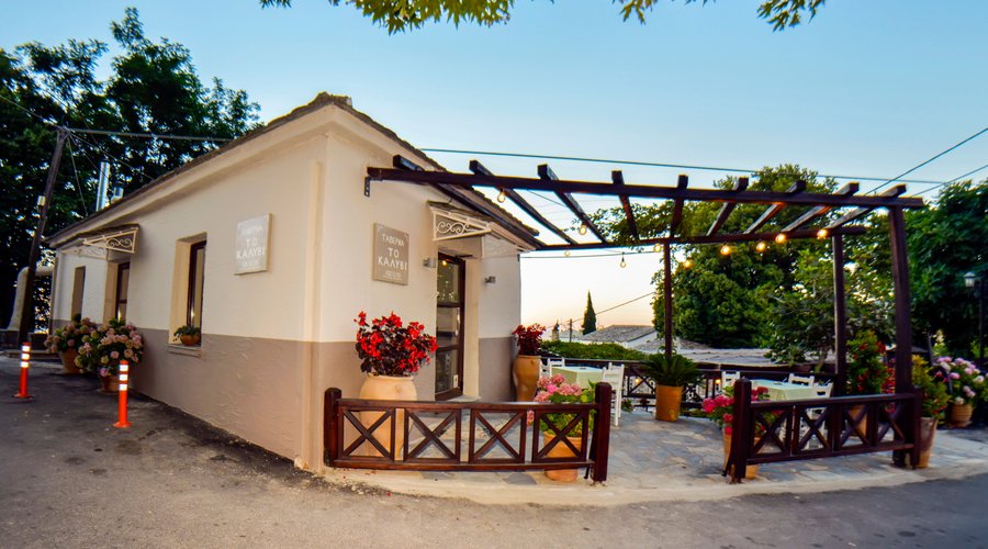 Μετά από τριάντα  χρόνια λειτουργίας στη πλατεία των Αγίων Ταξιαρχών στην Τσαγκαράδα, μεταφερθήκαμε λίγο πιο μακριά μόλις τριάντα μέτρα πιο πάνω απο την πλατεία με έναν νέο ανανεωμένο χώρο γιά να προσφέρουμε καλύτερες πoιό αναβαθμισμένες υπηρεσίες.