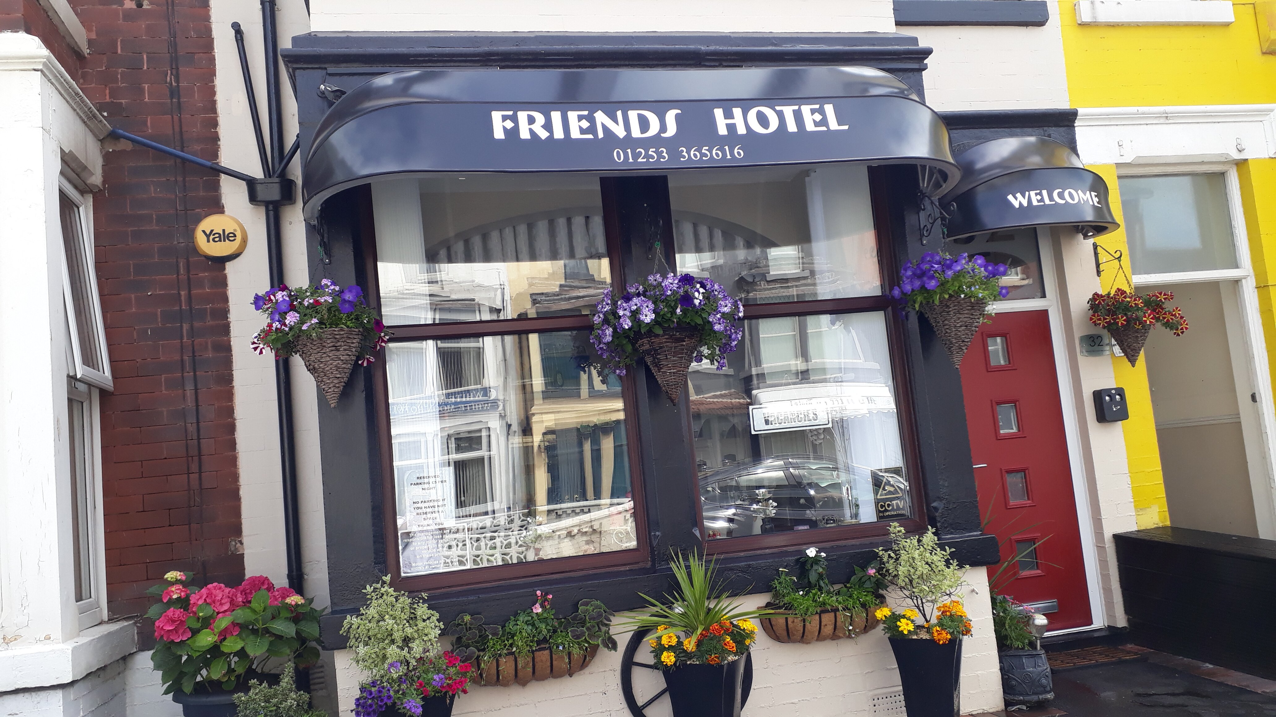 FRIENDS BED & BREAKFAST - Updated 2022 Reviews (Blackpool)