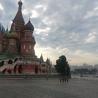 Площадь Васильевский спуск, от собора Василия Блаженного до Кремлёвской набережной.