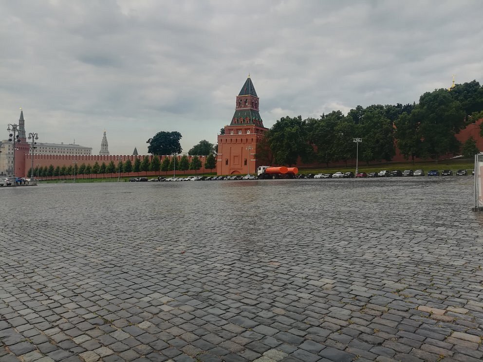 Квадраты москвы отзывы. Памятники рядом с Васильевским спуском. Площадь бурульерия.