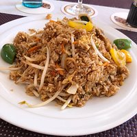 Sauberes sehr ordentlich geführtes Restaurant. Mutter/Tochter im Service sehr schnell und ausgesprochen freundlich und sympathisch. Essen sehr lecker und Preis Leistungsverhältnis ist top!! Sehr zu empfehlen