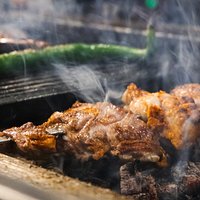Viele kennen das Restaurant Pamfilya wegen der leckeren Grillgerichte, dafür verwenden wir nur qualitatives Fleisch. Egal ob Kalb, Lamm, Rind oder Hähnchen mit unserem Holzkohlegrill und der richtigen Grilltechnik, wird jede Art von Fleisch saftig und zart. Alle Fleisch liebenden und die es werden wollen, kommt vorbei!! Wir freuen uns auf euer Feedback.