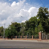 Москва. Госпитальный сквер (он же - парк "Героям Отечественной войны 1812 года"). Июль 2020 года