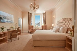 Room & Suite