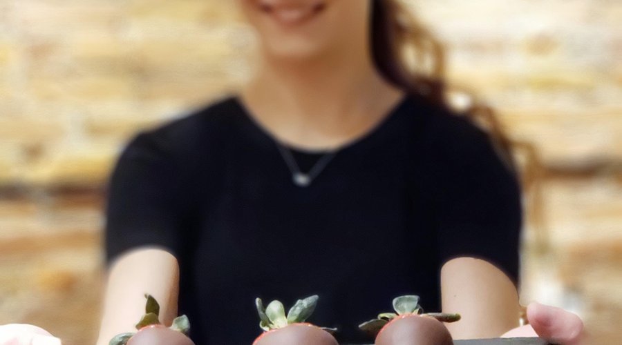 Our chocolate dipped strawberries start with juicy, market fresh berries.  The finest Callebeaut chocolate creates a silky smooth and delicate coating.  This antioxidant and mineral rich indulgence is dairy and gluten free.  Enjoy them in a variety of packages or added on to any service.