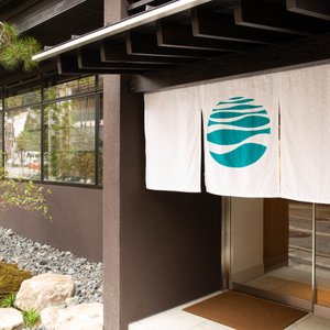 泉翠の玄関