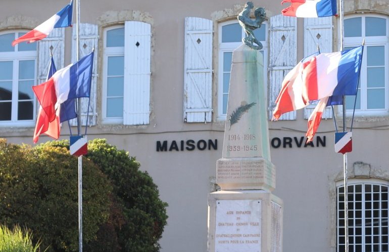 j’ai bien aimé l'arrière plan ou l'on peut y voir une symétrie avec les drapeaux. Au 