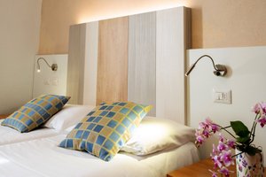Room & Suite