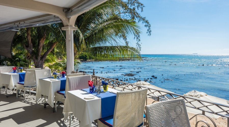 Restaurant overlooking the Indian Ocean 