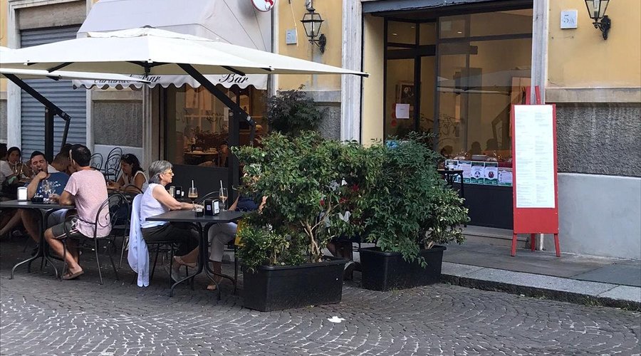 Tavolini all'aperto 2