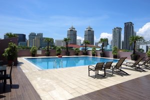 Pool & Beach