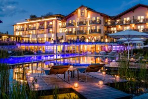 Das Stemp in Buechlberg, image may contain: Hotel, Waterfront, Resort, Scenery