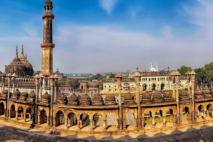 guide tour lucknow